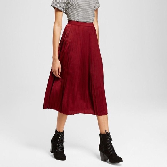 dark red skirt outfit